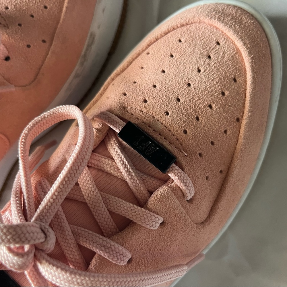 WOMENS 8 AIR FORCE 1S